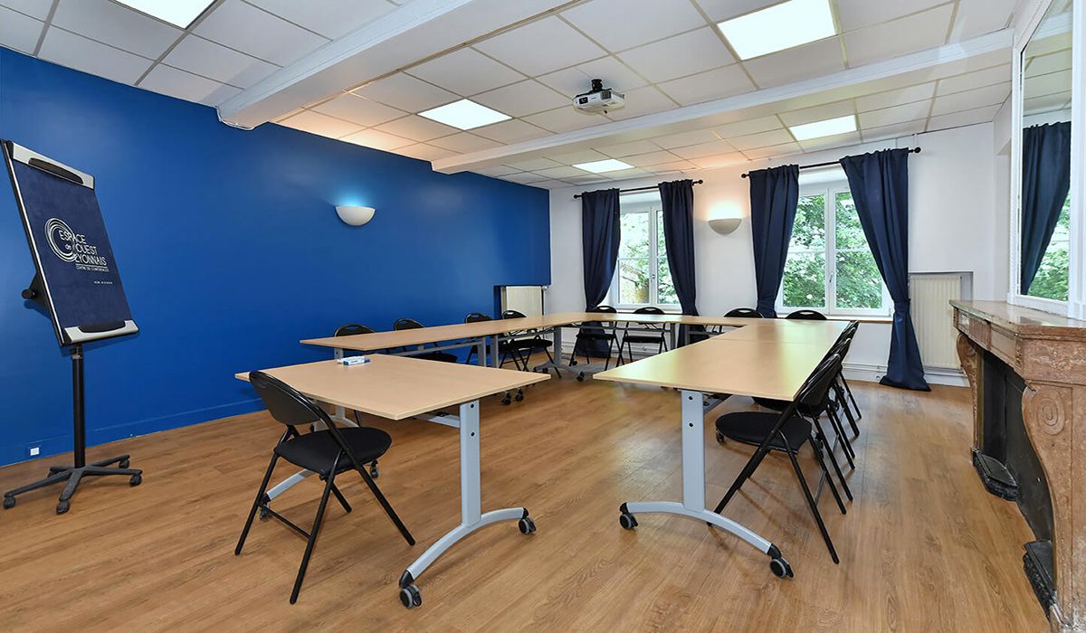 Espace de travail aménagé pour réunion et location de salle - EOL