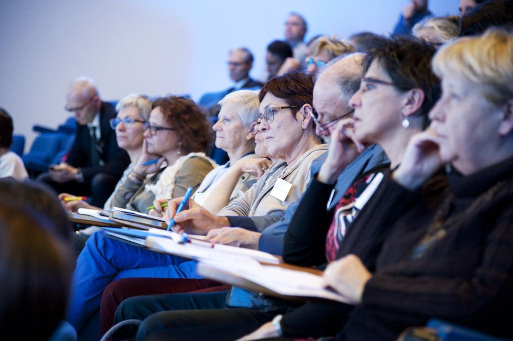 Public en amphithéâtre pour une formation Actualités En savoir plus Alfa3a Contact Galerie RSE Équipe Histoire Photo mentions légales plan de site Centre de conférence et salle de réunion Informations Hôtellerie Technique Prestations complémentaires Restauration Devis Espaces Amphithéâtre Salles de réunion Extérieurs Évènements Évènement Réunion Congrès Séminaire